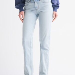 Abercrombie & Fitch Women's Mid Rise 90s Straight Jean with Detailing